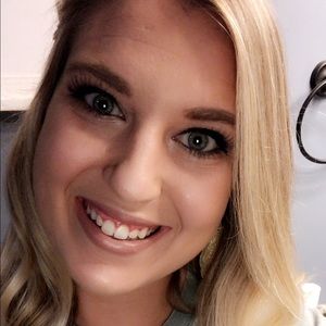 Meet your Posher, Hollie